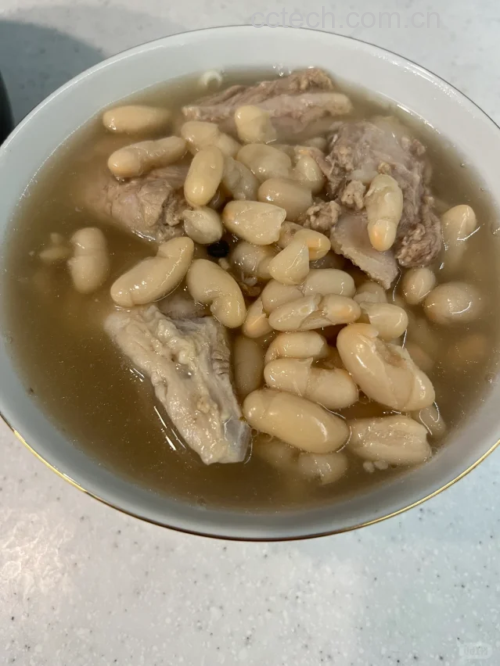 猪骨头焯水过程