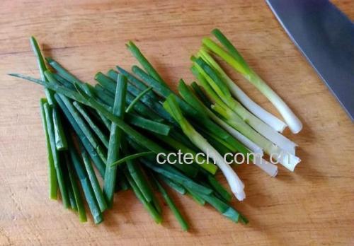 葱根和金桔煮水的食材处理