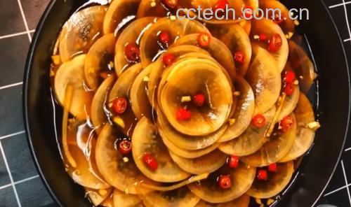 红皮萝卜叶子凉拌菜成品图