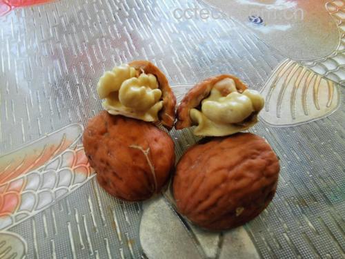 青皮核桃与儿童食用警示图