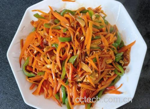 平菇炒三种菜成品图