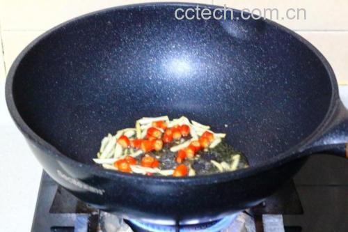 金姜肉丝炒制过程图