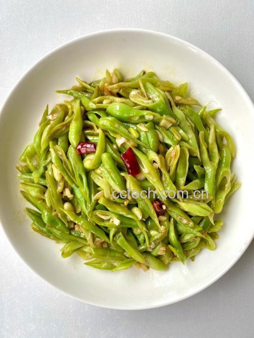 蒜香干煸扁豆角成品图