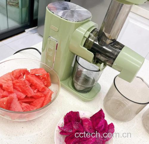 火龙果与豆浆搭配榨汁的原料展示
