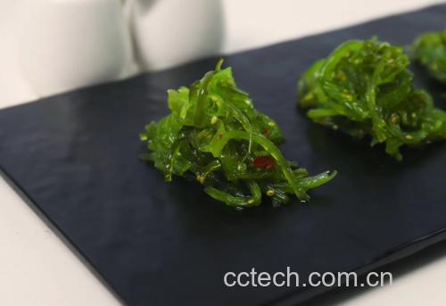 海带在烤箱中烘烤的特写