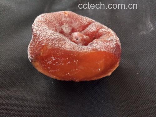 柿子表面覆盖白霜的特写