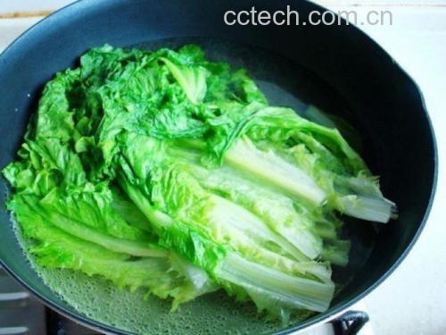 焯水中的生菜