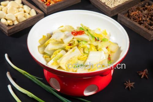 白菜与其他食材搭配烹饪的美食图