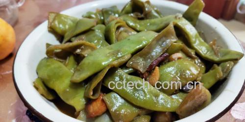 白扁豆花与鸡蛋炒制过程