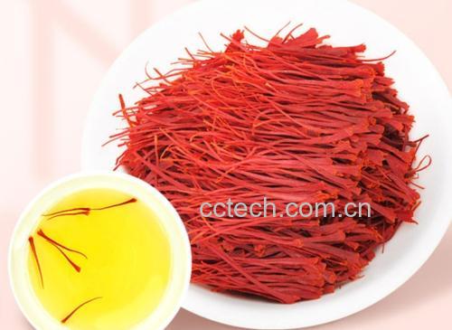 藏红花与人参泡水图