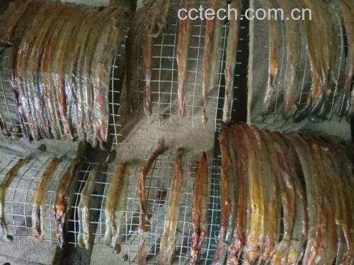 艾叶葱姜捣烂敷腰操作示意图