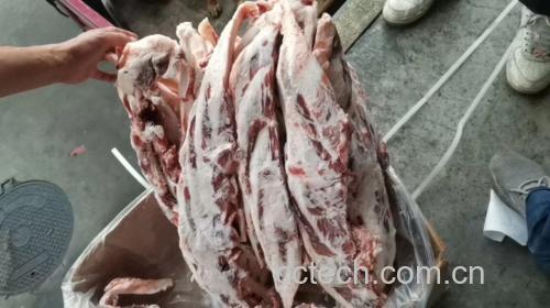 牛骨焯水过程图