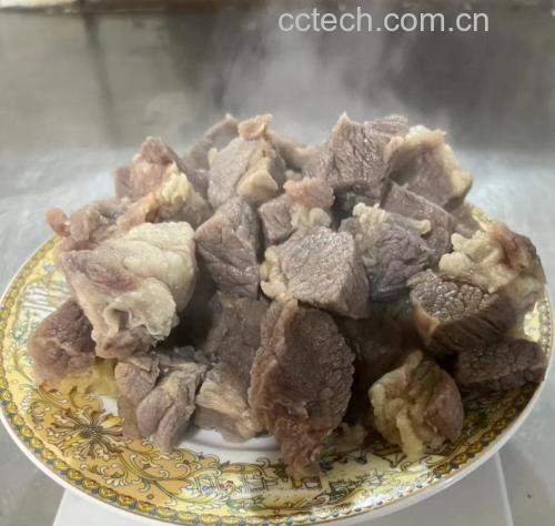 牛腩炖西红柿炖煮过程