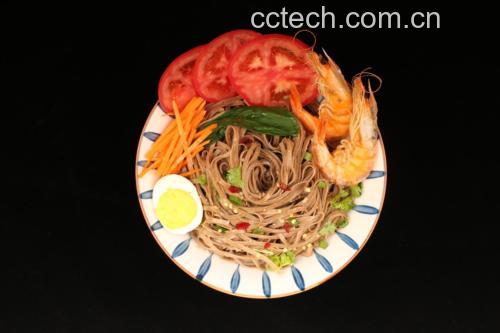 凉拌黄瓜松花蛋与主食搭配