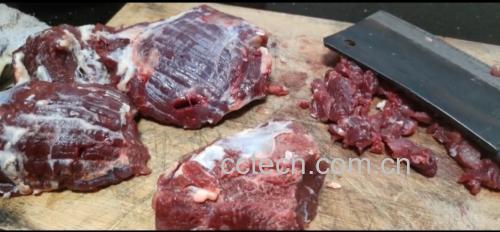 牛肉切片与腌制过程