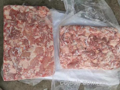 瘦肉焯水与药材准备
