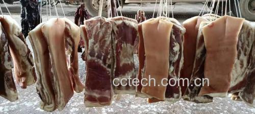 腊排骨与青木瓜的食材处理过程