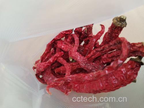 跳跳糖与辣椒粉混合过程特写