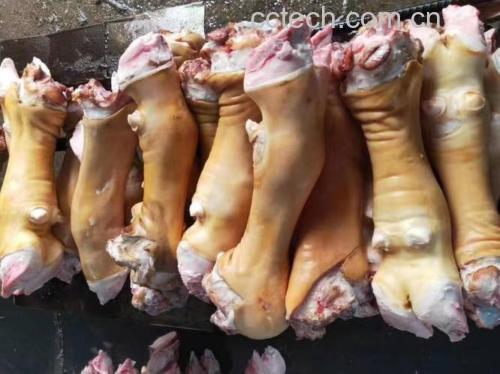 黑胡椒牛肉炒彩椒所需食材摆盘图